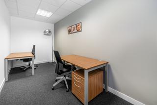 Rent Office space in Avenida de europa 19. Disfrute de oficinas privadas profesionales en alquiler con todo