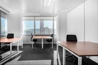 Alquiler Oficina en Carrer de tarragona 157. Disfrute de acceso a oficinas privadas profesionales con todo in