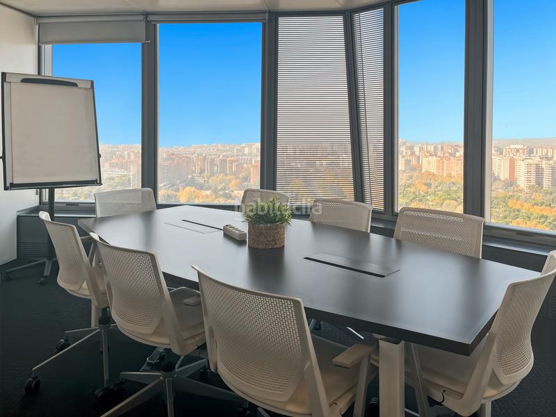 Foto 4f15632a-8f14-483f-9b28-af2f7c640c64. Rent office space in paseo de la castellana 259c in Madrid