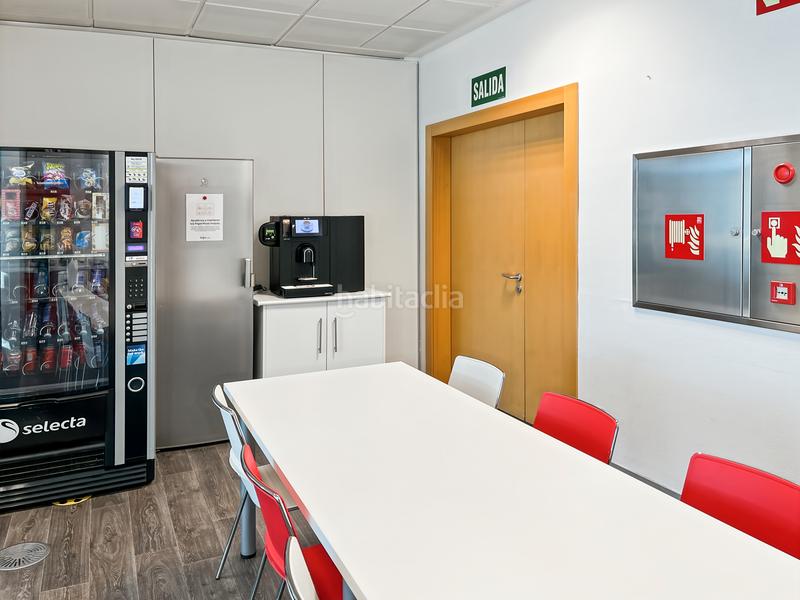 Foto cf08ce25-a00f-4e47-b7f0-071a999b2c3d. Rent office space in paseo de la castellana 259c in Madrid