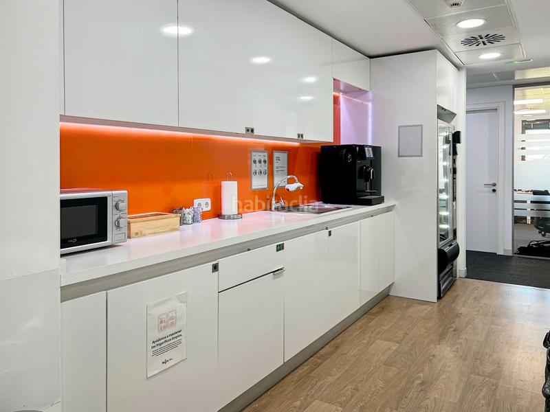 Foto b488c9c2-c865-49c4-9fdf-79b99ec367a9. Rent office space in carrer del triangle 1 in St. Pere - Sta. Caterina - El Born Barcelona