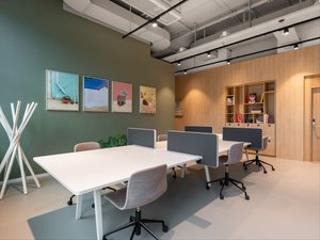 Rent Office space in Carrer de pallars 193. Encuentra un escritorio de uso exclusivo y empieza a trabajar en