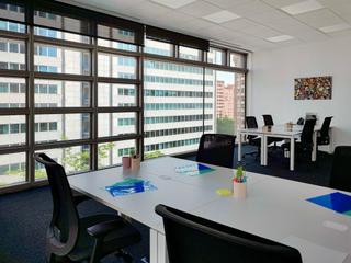 Rent Office space in Avenida de juan pablo ii 35. Disfrute de oficinas privadas profesionales en alquiler con todo