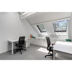 Miete Büro in Avenida de bruselas 7. Acceso diario 24 horas a una oficina de diseño para 1 persona en