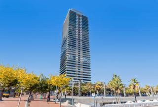 Miete Büro in Passeig marítim del port olímpic 16. Acceso diario 24 horas a una oficina de diseño para 1 persona en