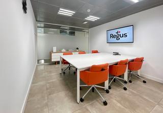Lloguer Oficina a Calle de alfonso i 17. Oficinas en espacios abiertos listas para usarse para 10 persona