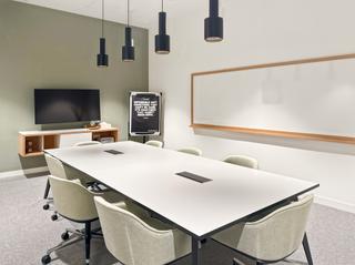 Rent Office space in Calle de santa leonor 65. Oficina privada con todos los servicios incluidos para ti y tu e