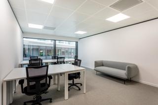 Alquiler Oficina en Calle de santa leonor 65. Reserva una oficina de espacio abierto para empresas de todos lo