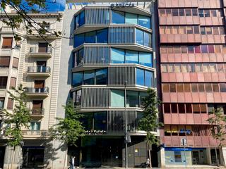 Location Bureau à Via augusta 123. Oficina privada con todos los servicios incluidos para ti y tu e