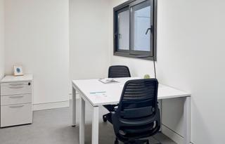 Location Bureau à Via augusta 123. Oficina de diseño para 2 personas en spaces plaza molina