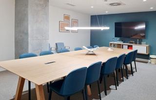 Rent Office space in Via augusta 123. Oficina privada en alquiler para 5 personas en spaces plaza moli