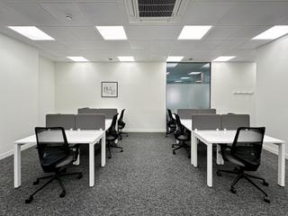 Affitto Ufficio in Calle de isabel colbrand 6. Disfrute de acceso con todo incluido a espacios de coworking en