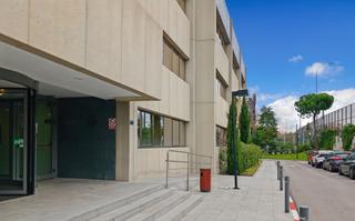 Lloguer Oficina a Calle gobelas 35. Disfrute de acceso a oficinas privadas profesionales con todo in