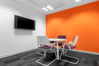 Miete Büro in Carrer del triangle 1. Oficinas en espacios abiertos listas para usarse para 10 persona