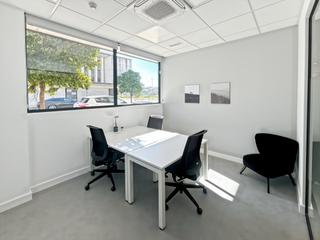 Rent Office space in Calle almutamid 6. Acceso ilimitado a oficinas en sevilla, camas