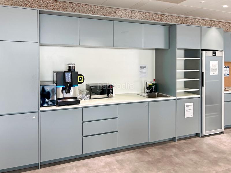 Foto c5c8a0cc-f001-45ba-8838-7a9a7e8cd0b0. Rent office space in avenida de la hispanidad 6 in Madrid