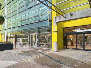 Rent Office space in Calle de santa leonor 65. Acceso diario 24 horas a una oficina de diseño para 1 persona en