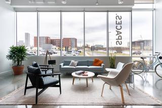 Rent Office space in Passeig de la zona franca 105. Empieza a trabajar en un espacio de trabajo profesional en barce