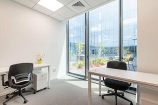 Rent Office space in Passeig de la zona franca 105. Encuentra una oficina en barcelona, torre llevant para 2cpersona