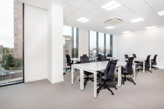 Rent Office space in Passeig de la zona franca 105. Oficina de espacio abierto con todos los servicios para ti y tu