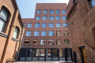 Miete Büro in Passatge de mas de roda 6. Acceso 24/7 a una oficina privada en alquiler para 1 persona en