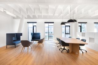 Lloguer Oficina en Carrer de les barques 1. Acceso con todo incluido a oficinas en plaza del ayuntamiento