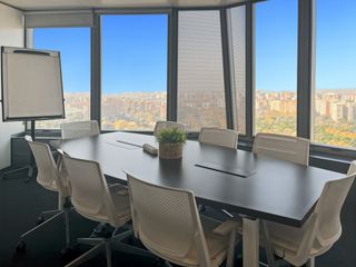 Rent Office space in Paseo de la castellana 259c. Oficina privada en alquiler para 4 personas en regus torre de cr