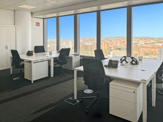 Lloguer Oficina a Paseo de la castellana 259c. Oficina privada en alquiler para 5 personas en regus torre de cr