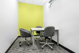 Location Bureau à Plaça de la pau 3. Oficina privada en alquiler para 4 personas en regus wtc almeda
