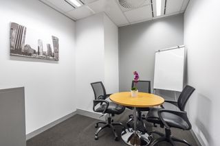 Location Bureau  Plaça de la pau 3. Oficina privada en alquiler para 4 personas en regus wtc almeda