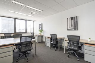 Miete Büro in Plaça de la pau 3. Oficina privada en alquiler para 5 personas en regus wtc almeda