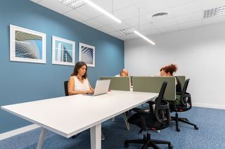 Miete Büro in Calle berna 1. Coworking en alquiler  regus avenida europa en city