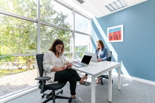 Affitto Ufficio in Calle berna 1. Oficina privada en alquiler para 2 personas en regus avenida eur