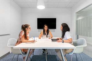 Affitto Ufficio in Calle berna 1. Oficina privada en alquiler para 4 personas en regus avenida eur