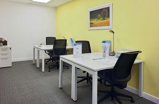 Rent Office space in Avenida madariaga 1. Oficina privada en alquiler para 5 personas en regus deusto