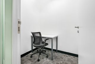 Rent Office space in C. chile 54. Oficina privada en alquiler para 2 personas en regus logroño, la