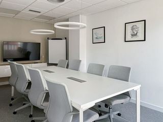 Miete Büro  Calle juan de herrera 18. Oficina privada en alquiler para 4 personas en regus santander,