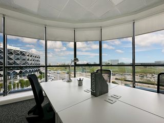 Affitto Ufficio in Calle isabel colbrand 6. Oficina privada en alquiler para 4 personas en regus madrid, las