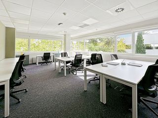Miete Büro in Ronda de poniente 2. Oficina privada en alquiler para 5 personas en regus madrid, tre