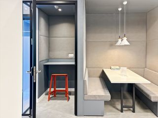 Lloguer Oficina a Calle al mutamid 6. Suscripciones de coworking flexibles en regus sevilla, camas