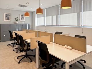 Location Bureau à Calle al mutamid 6. Espacios de coworking en regus sevilla, camas