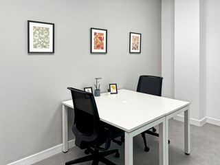 Affitto Ufficio  Calle al mutamid 6. Oficina privada en alquiler para 2 personas en regus sevilla, ca
