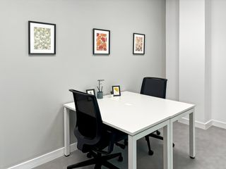 Lloguer Oficina a Calle al mutamid 6. Oficina privada en alquiler para 2 personas en regus sevilla, ca