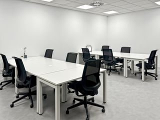 Lloguer Oficina a Calle al mutamid 6. Oficina privada en alquiler para 5 personas en regus sevilla, ca