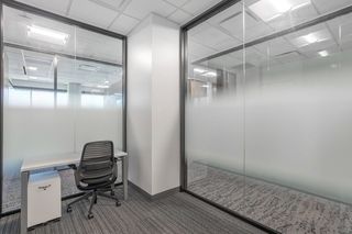 Rent Office space in Juan sebastián elcano 24. Oficina privada en alquiler para 2 personas en regus malaga, ped