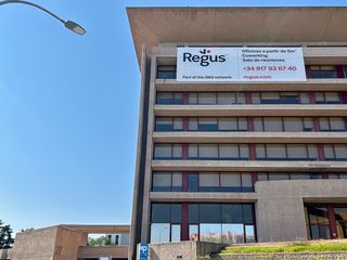 Miete Büro in Av de la hispanidad 6. Oficina privada en alquiler para 1 persona en regus madrid, bara
