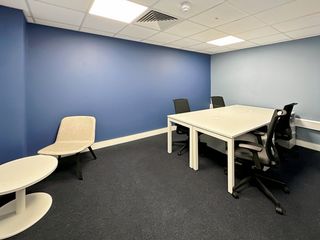 Lloguer Oficina a C. flauta magica 11d. Oficina privada en alquiler para 3 personas en hq malaga, flauta