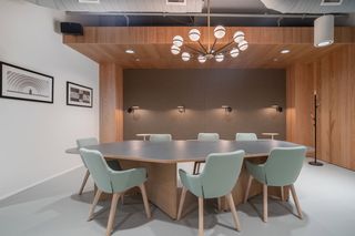 Affitto Ufficio in Manzanares 4. Oficina privada en alquiler para 5 personas en spaces madrid, sp
