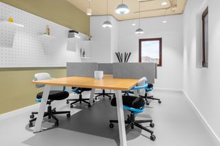 Rent Office space in C/ buenos aires 12. Únete a un ambiente de coworking colaborativo en spaces bilbao,