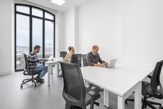 Rent Office space in Marqués de san esteban 2. Oficina privada en alquiler para 4 personas en spaces gijon, spa